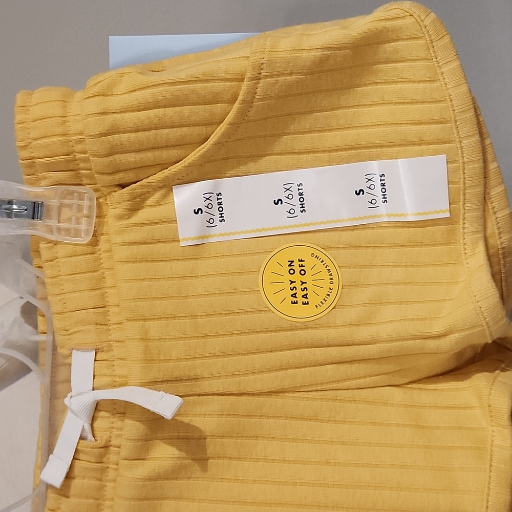 NEW GIRLS CAT & JACK YELLOW RIBBED 2 POCKET SHORTS SIZE 6X.  CLEARANCE - Picture 2 of 7